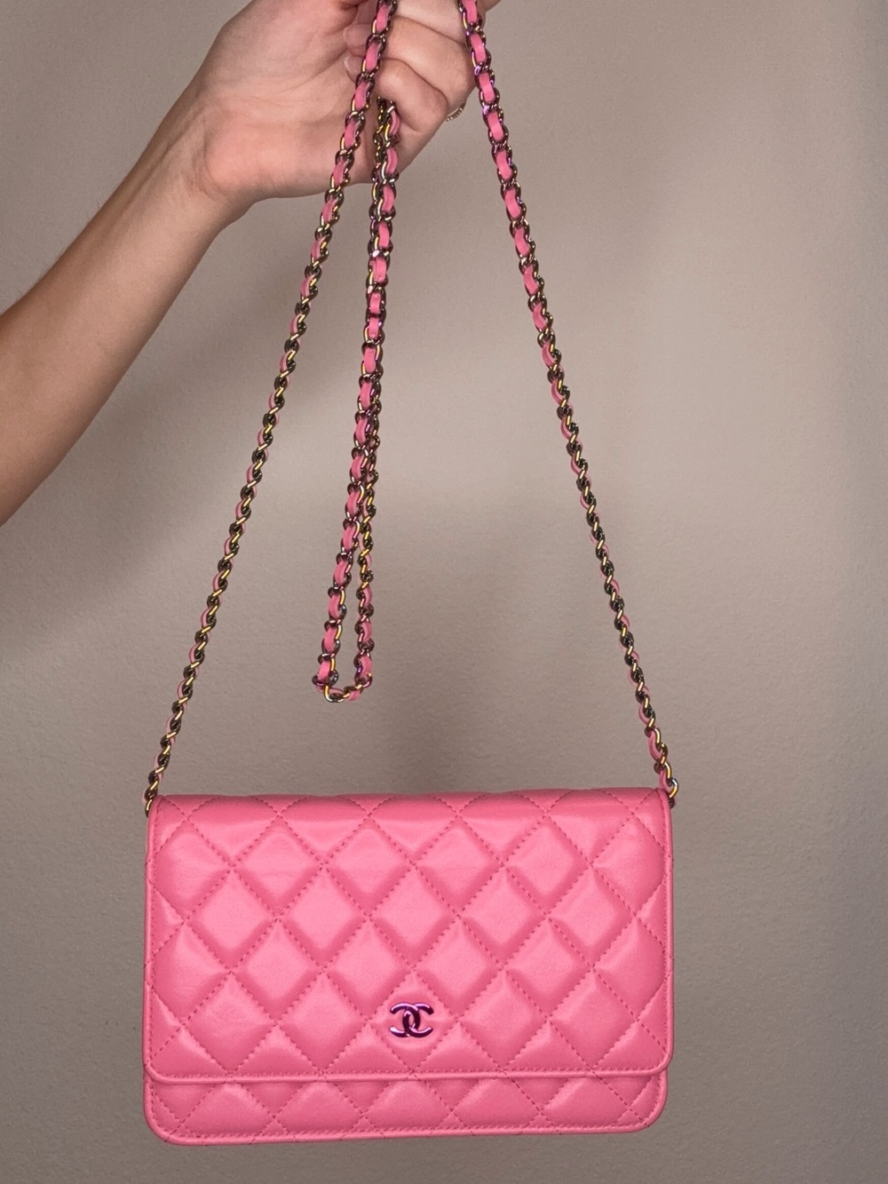 CHANEL Pink  Wallet On Chain